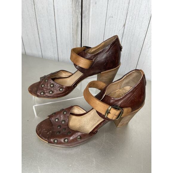 Coque Terra Anthropologie Heels EU 37 US 6.5 Brown Leather Studded Distressed - Picture 1 of 7
